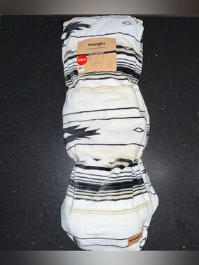 NEW WRANGLER KING SIZE NEUTRAL WHITE BLACK TAN SOUTHWESTERN ULTRA PLUSH THROW